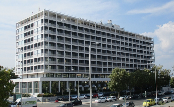 Hotel - Makedonia Palace - Rückseite - Hauptstraße.