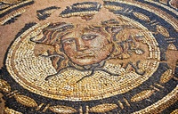 Mosaik- Gesicht und langen Haaren. 