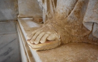 Füße der Kariatidasstatue