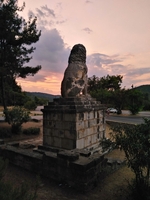 Sonnenuntergang mit dem Löwen von Amphipolis. 