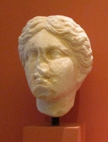 Arch.Museum-Kopf von einer Frau aus der alten Antike.